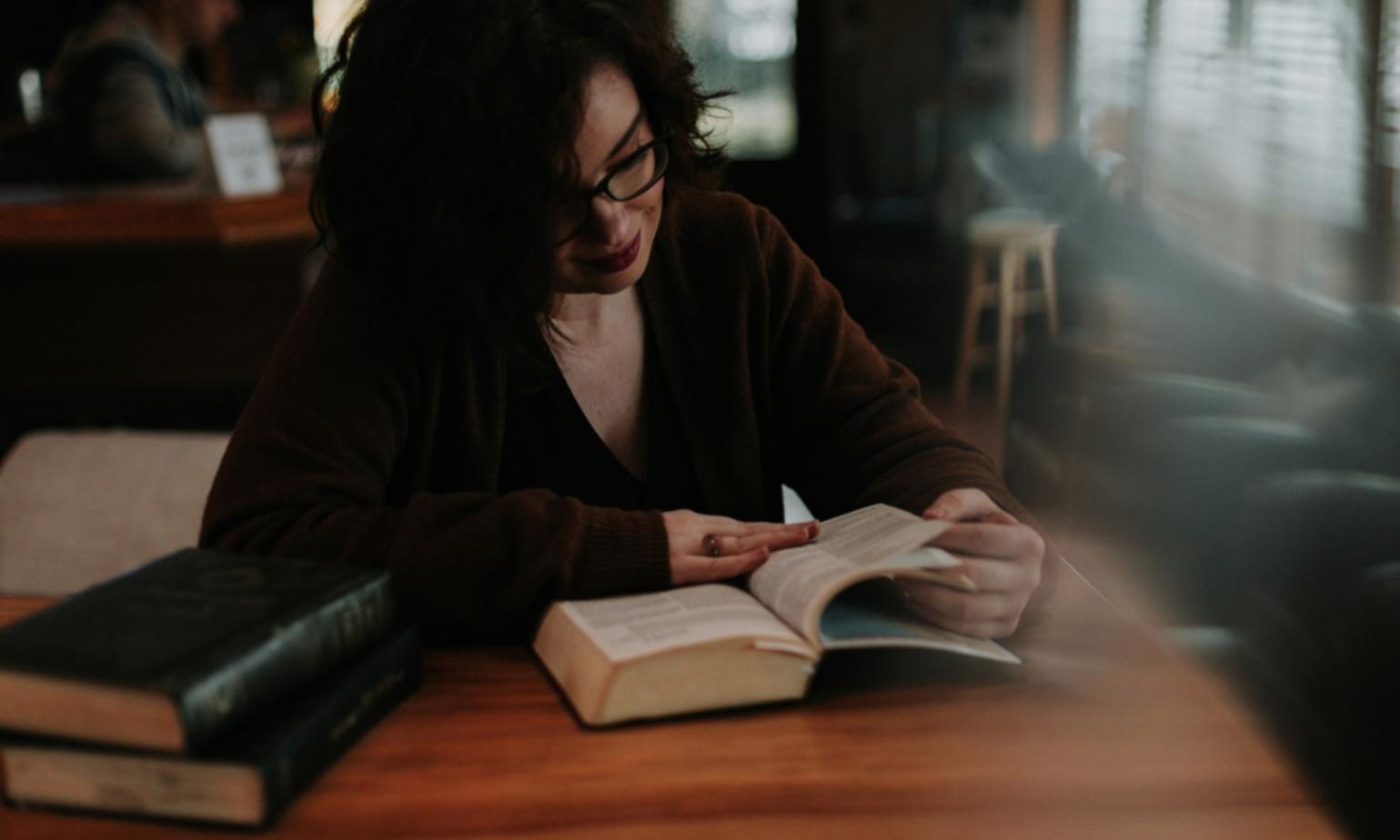 Espacio profesional de trabajo donde atendemos consultas y desarrollamos soluciones financieras personalizadas para negocios